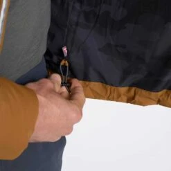 Vuori Men's Echo Insulated Jacket - Camel -Daily Flex Shop 0039 V535CAM 03538 1200x crop center jpg