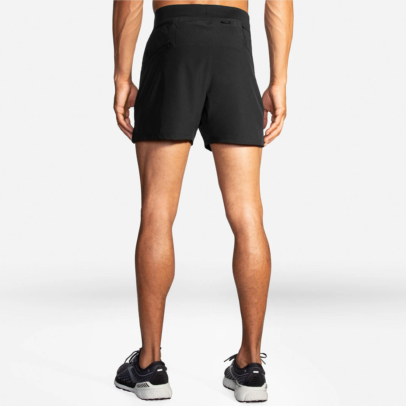 BROOKS Men's Sherpa 5" Short - Black 6 BROOKS Men's Sherpa 5" Short - Black - Image 4