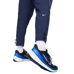 Men's Nike Challenger Track Club Dri-FIT Running Pants- Midnight Navy/Summit White/Summit White 9 Men's Nike Challenger Track Club Dri-FIT Running Pants- Midnight Navy/Summit White/Summit White -Daily Flex Shop AURORA FB5503 410 PHSYM004 2000