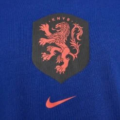 Nike Netherlands KNVB Crest WC22 Tee - Deep Royal Blue -Daily Flex Shop DH7597 455 PHSYM002 2000
