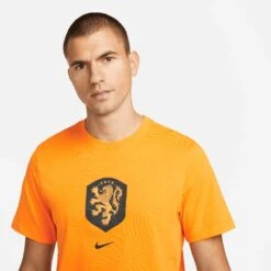 Nike Men's KNVB Crest World Cup 22 Tee - Orange Peel -Daily Flex Shop DH7597 833 PHSYM001 2000