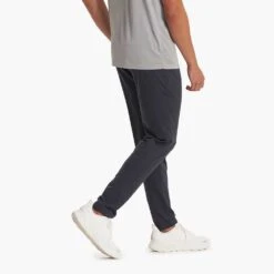 Vuori Men's Ponto Performance Pant - Midnight Heather -Daily Flex Shop V418HMD FA22 M ECOMM BOTTOM 2861 1200x crop center jpg